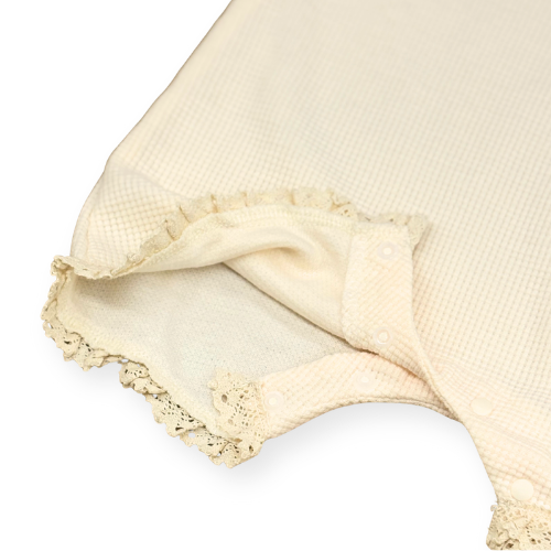 ふんわりフレアスリーブ・フリル襟ベビーロンパース