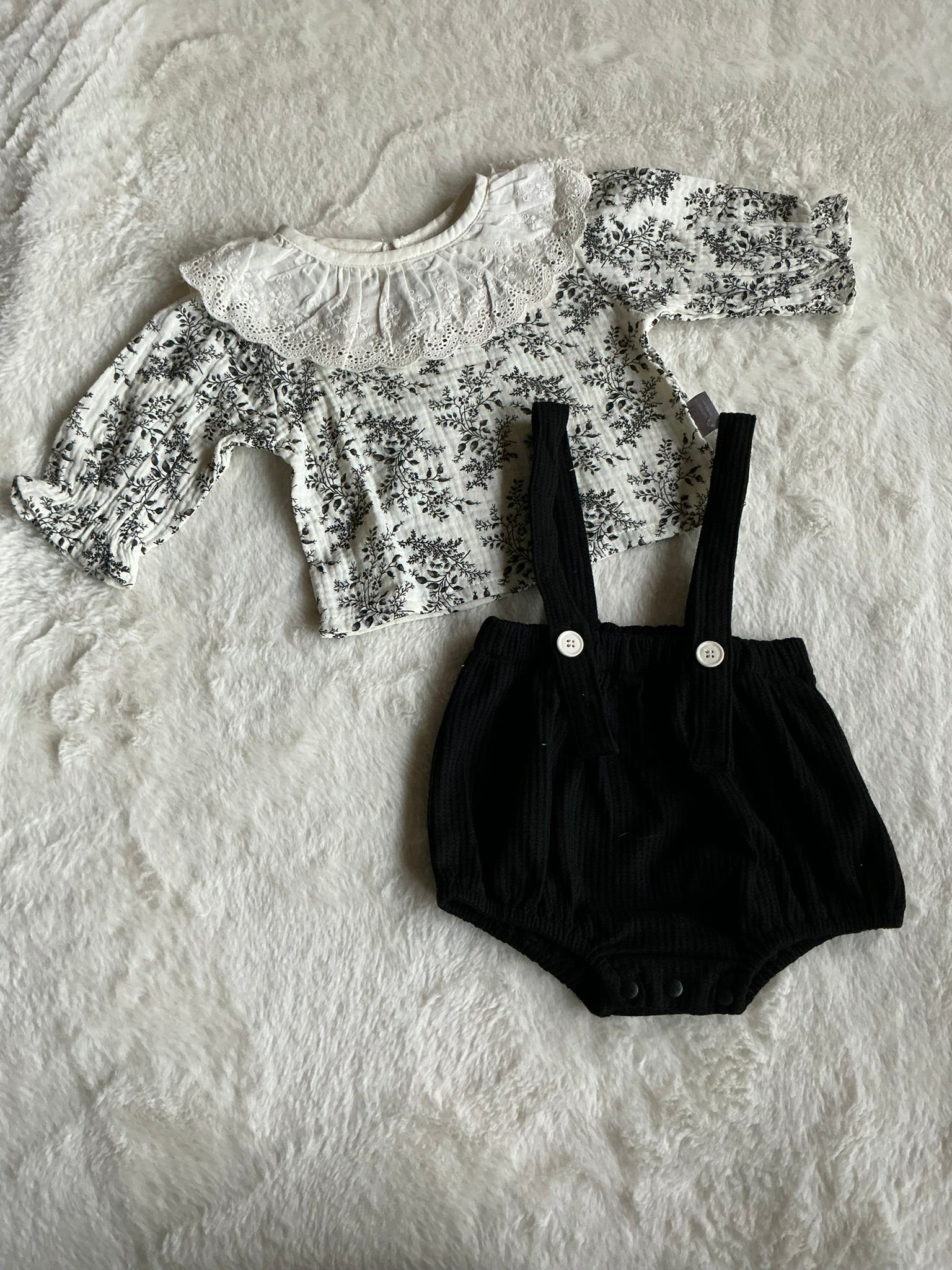 フリル襟×サスペンダーブルマセットアップ