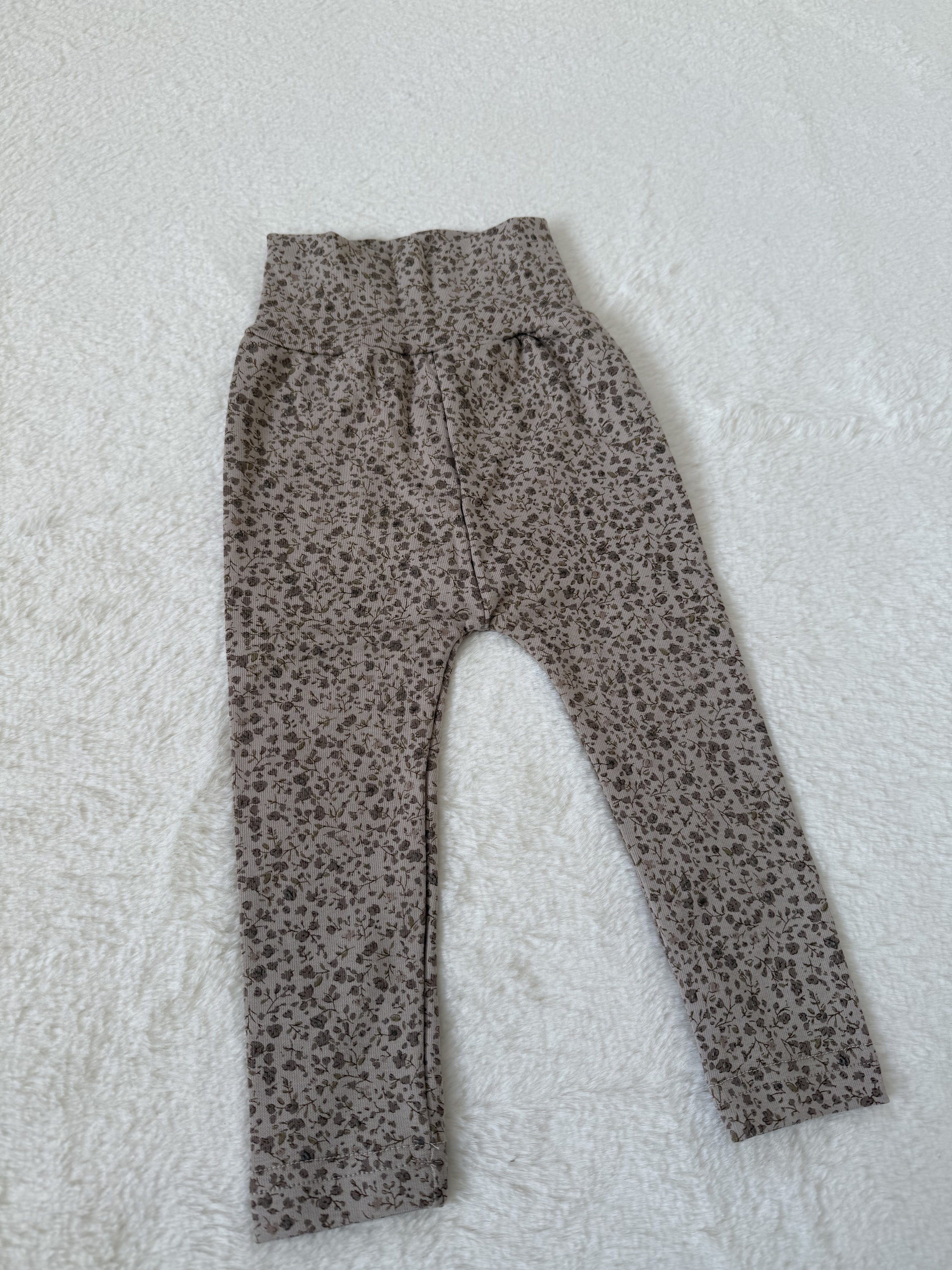 小花柄リンクセットアップ（ロンパース＋レギンス）