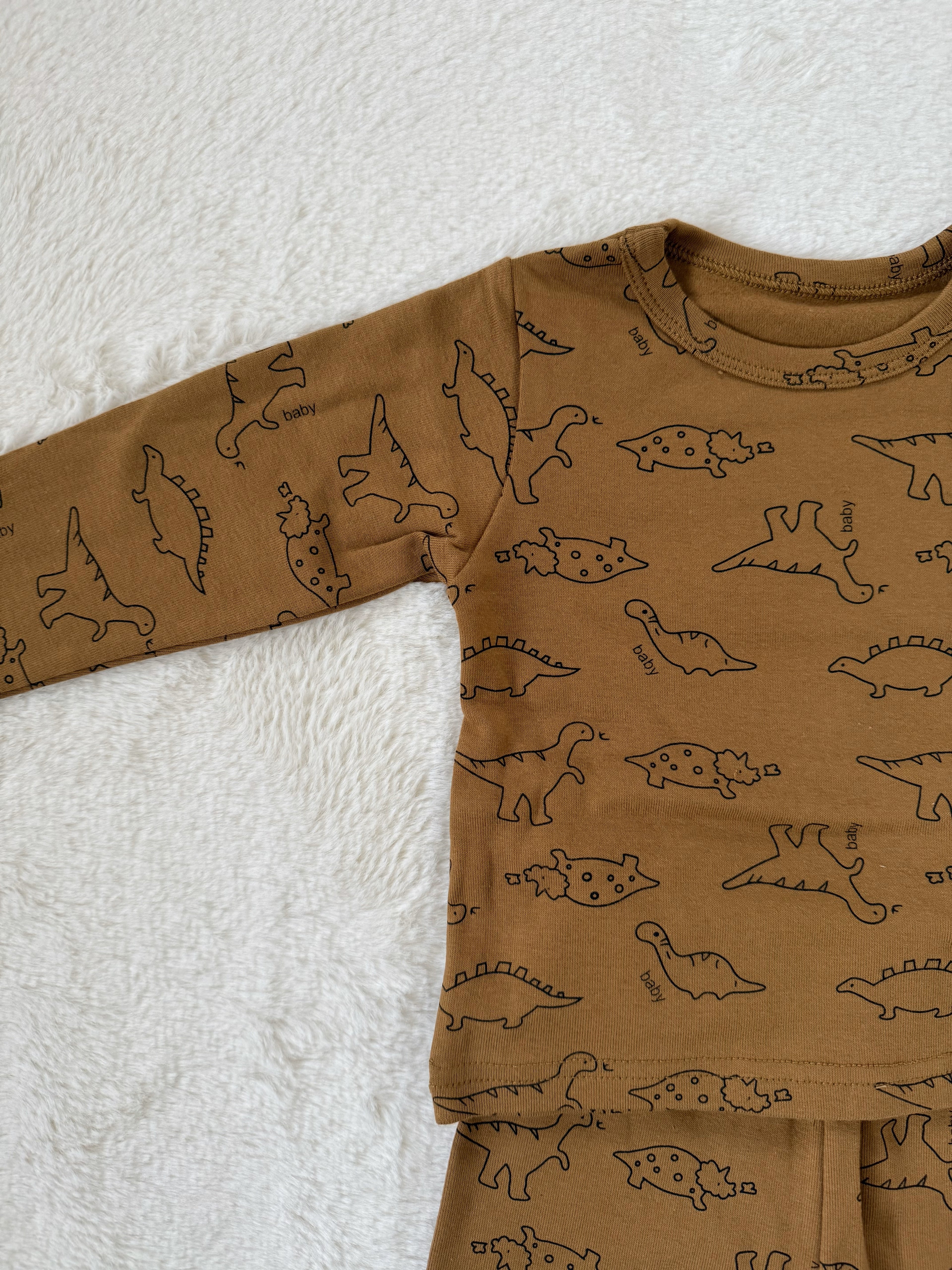 恐竜プリントセットアップパジャマ（長袖トップス＋レギンスパンツ）