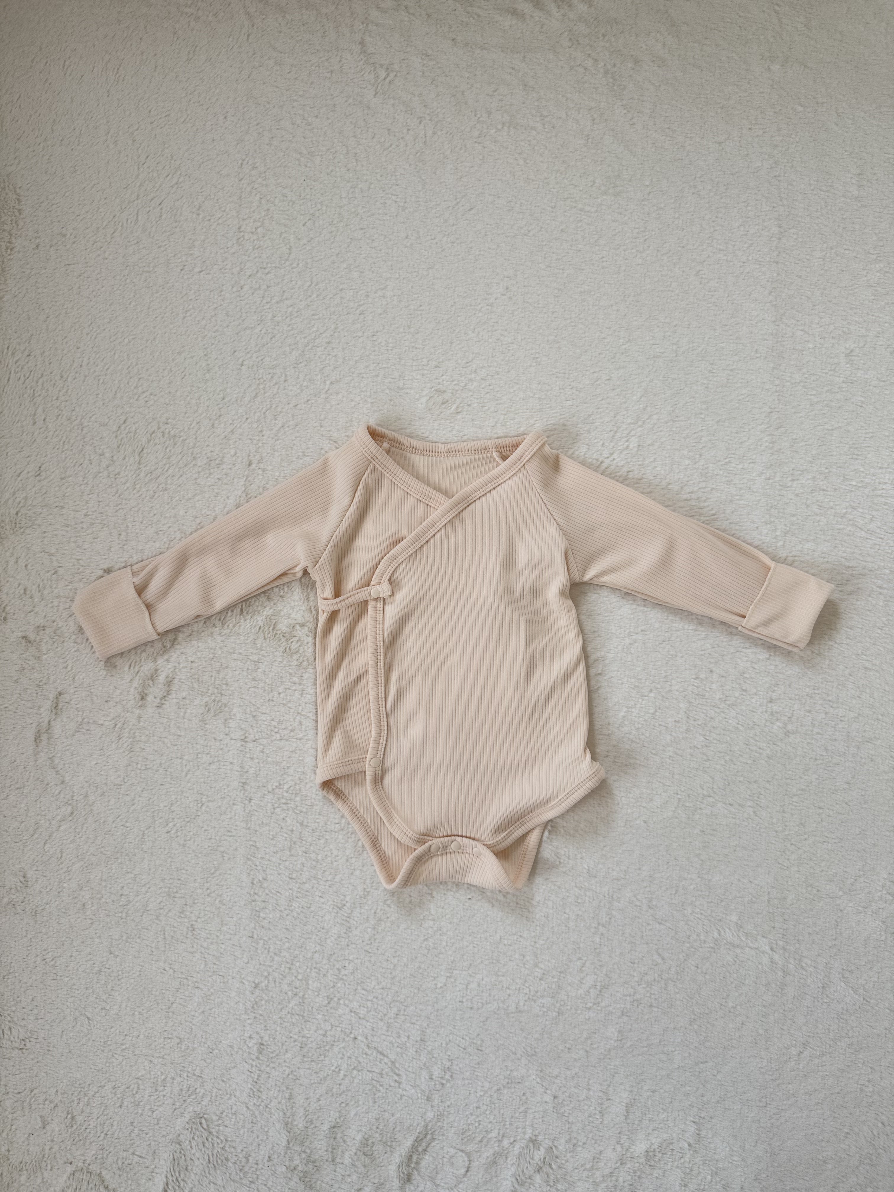 やさしい肌着ロンパース／ナチュラルベージュ