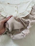 フリルヨーク長袖ロンパース