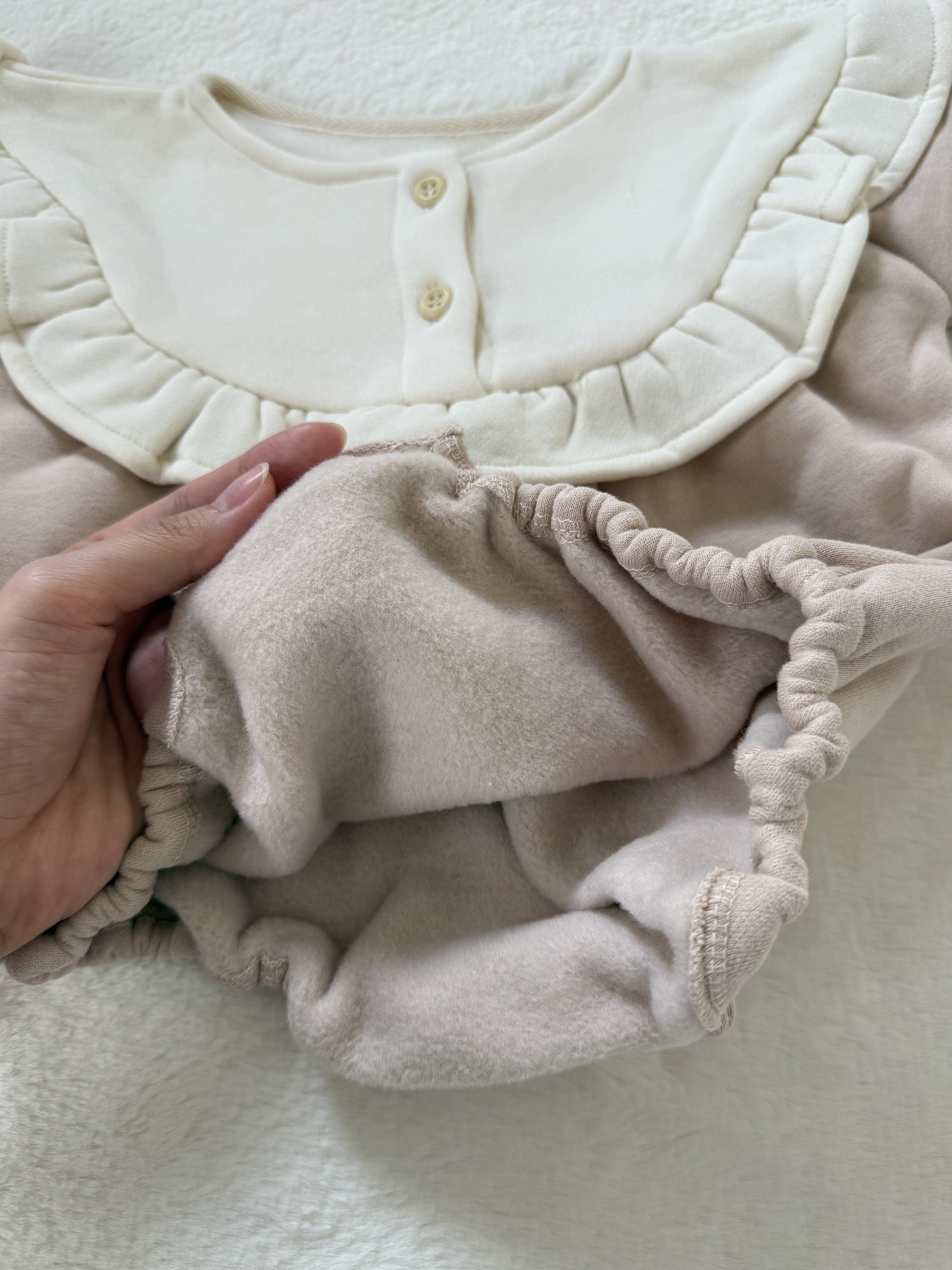 フリルヨーク長袖ロンパース