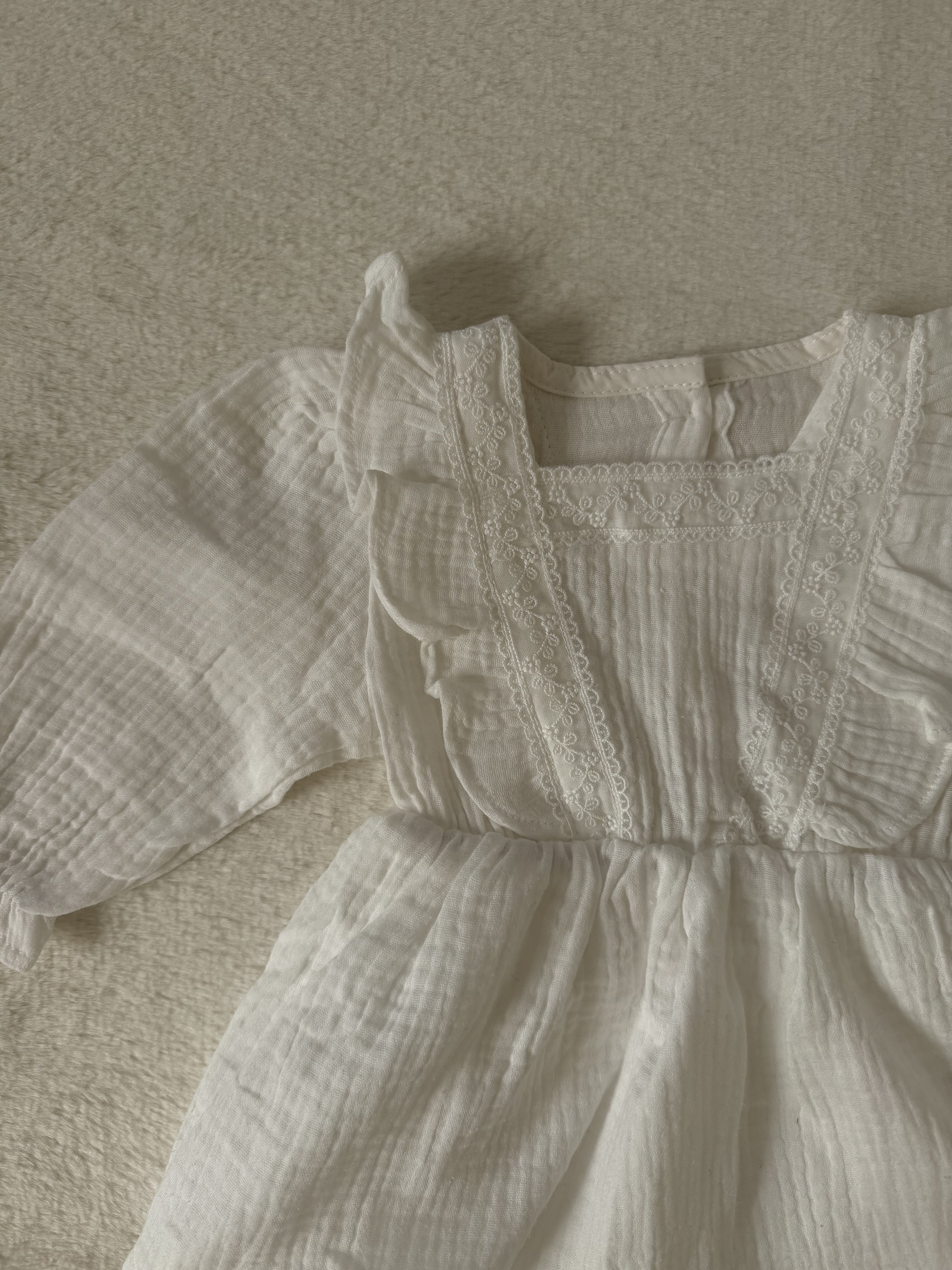 ふんわりガーゼの上品ロンパース