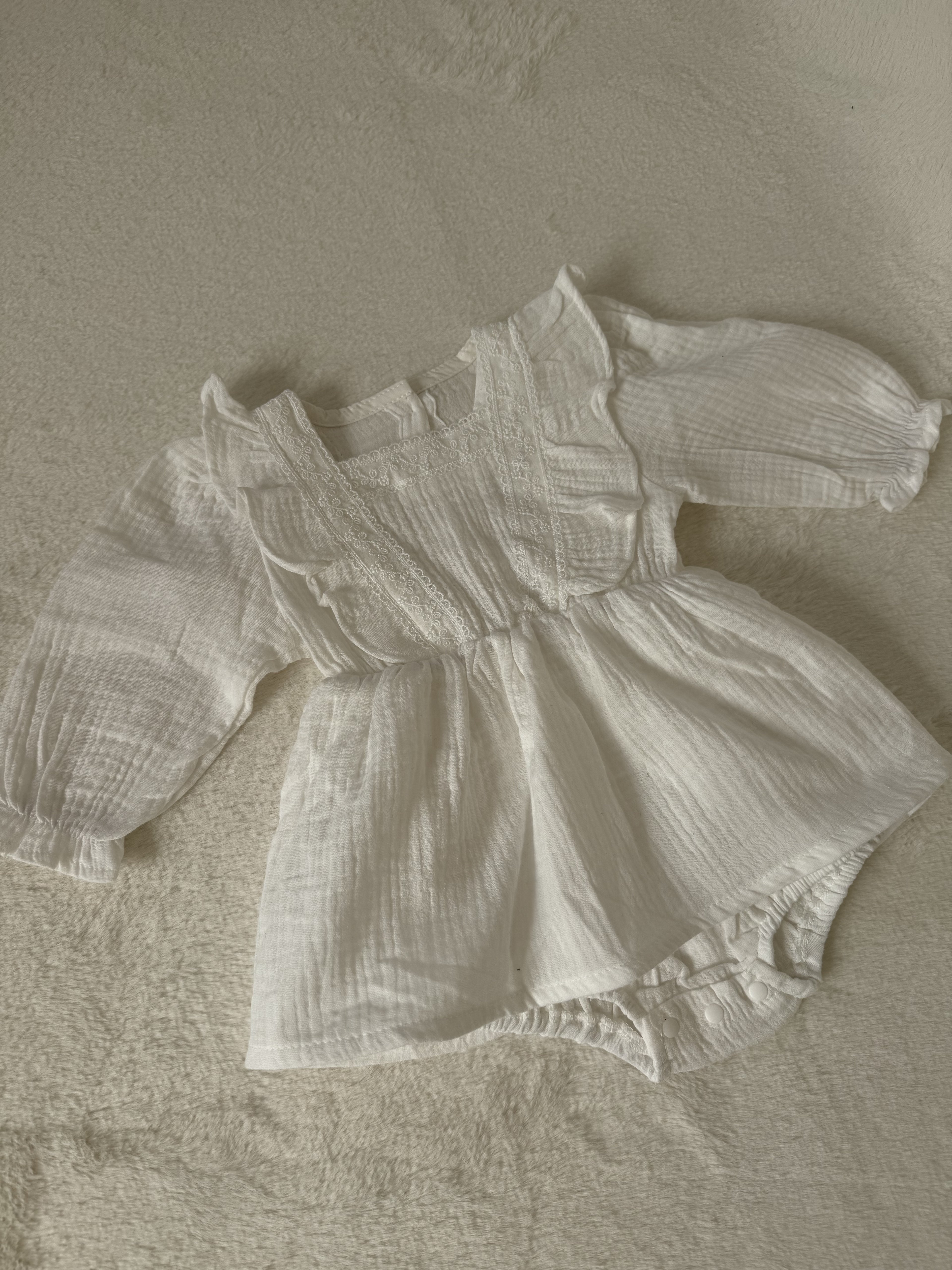 ふんわりガーゼの上品ロンパース