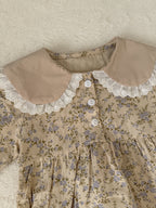 レース襟の小花柄ロンパース（イエロー／ブルー）