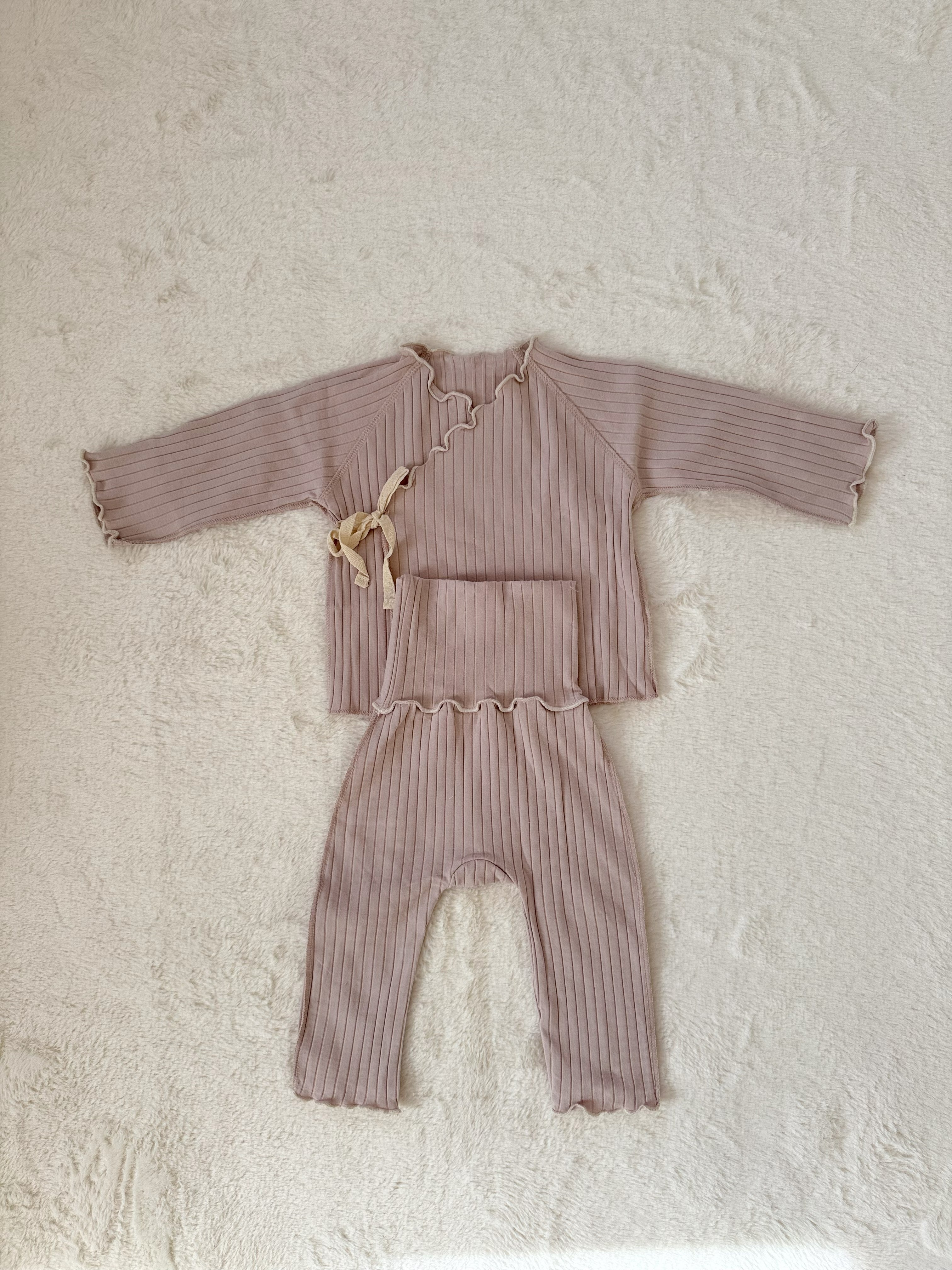 フリルメローリブセットアップ（トップス＆レギンス）