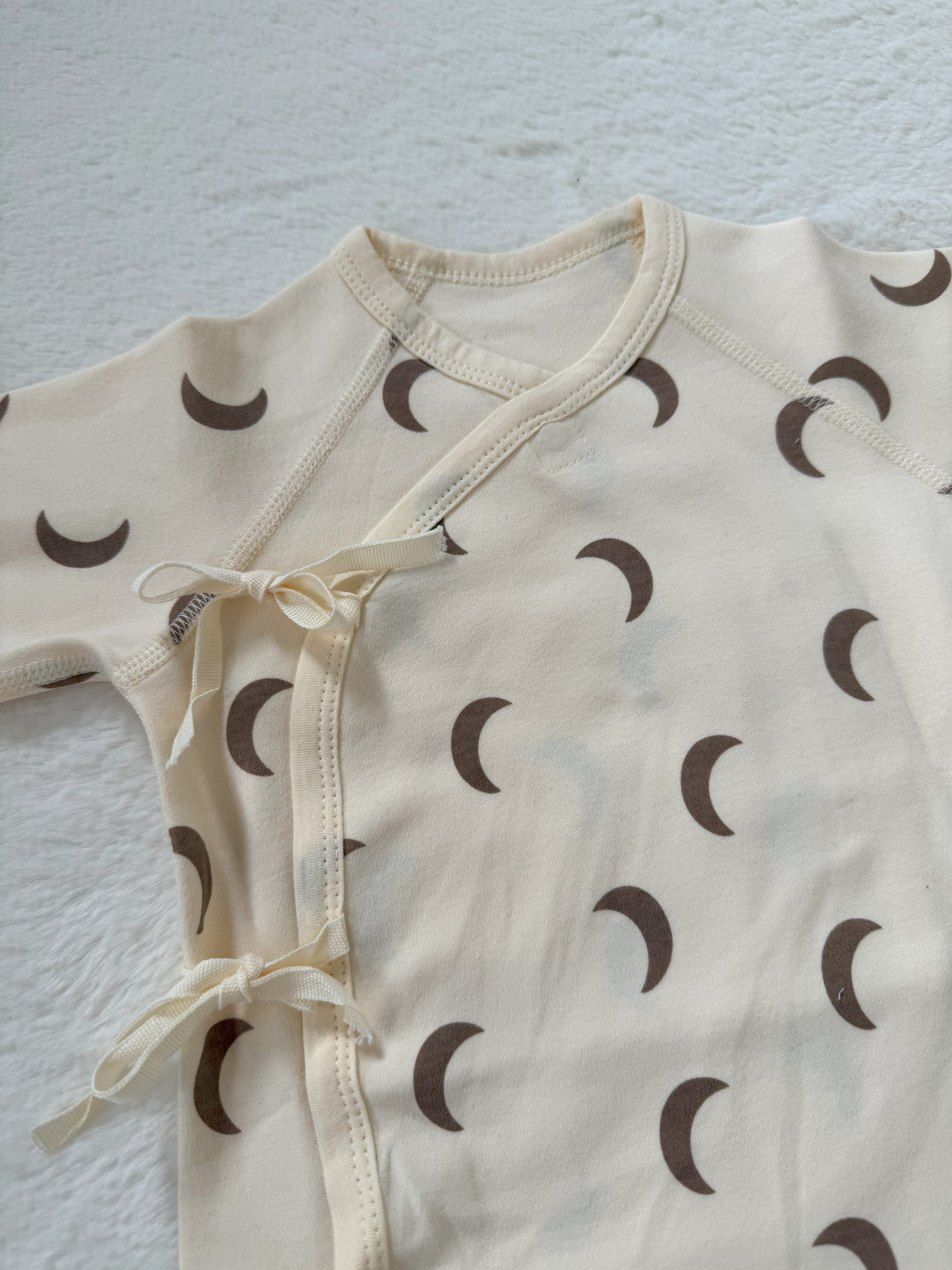 ふんわり総柄ベビーロンパース（月・いぬ・リーフ）