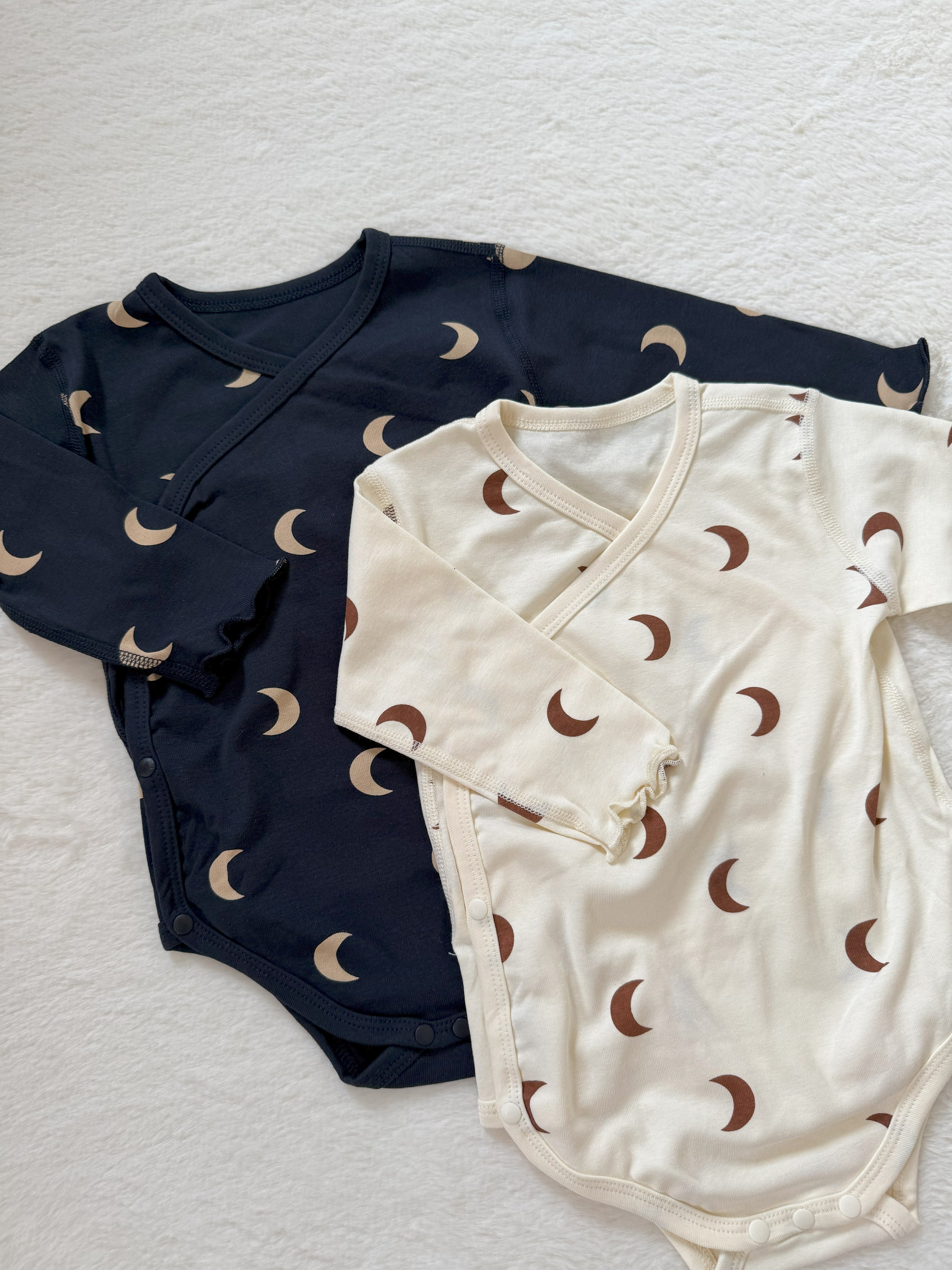 ムーンプリント カシュクールロンパース（2色展開）