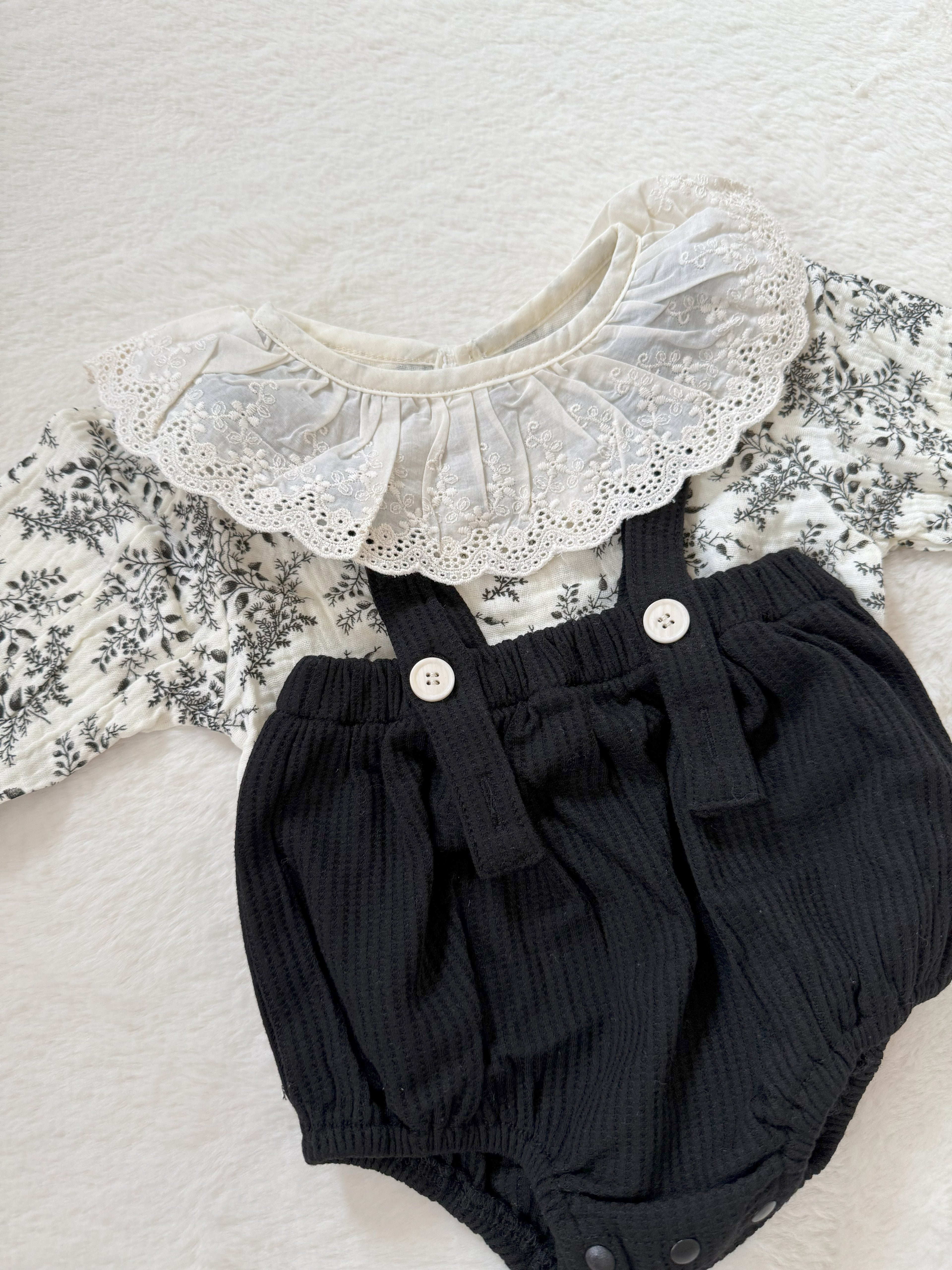 フリル襟×サスペンダーブルマセットアップ