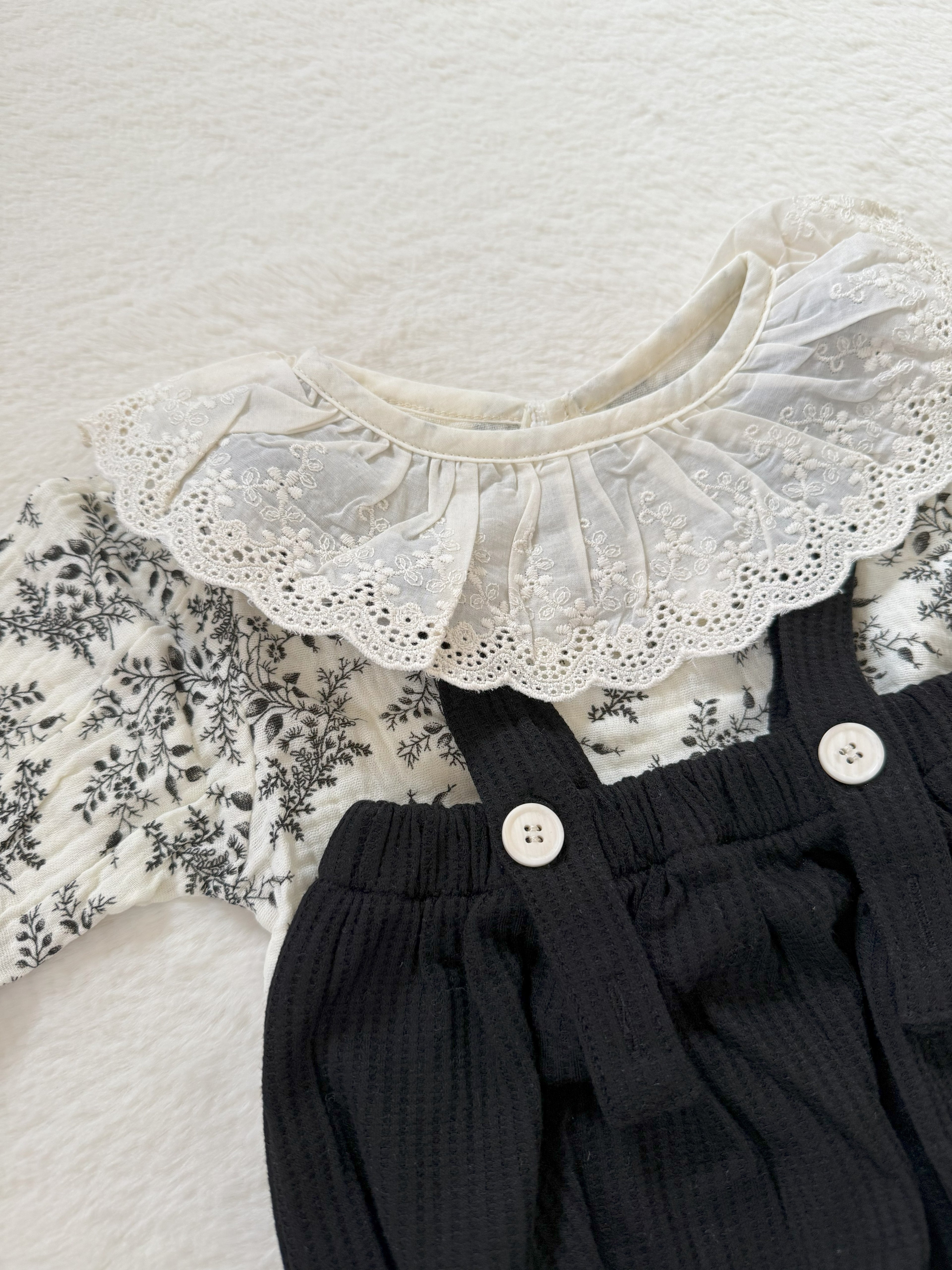 フリル襟×サスペンダーブルマセットアップ