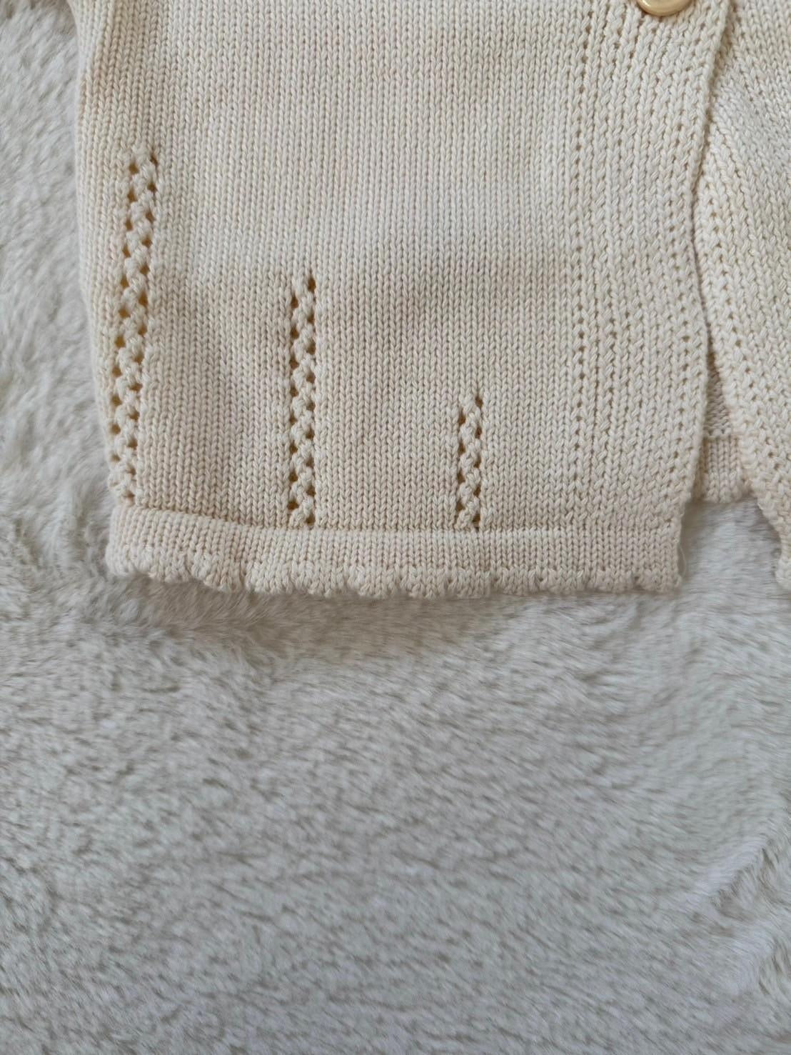 ふんわりフリル襟カーディ（綿ニット）