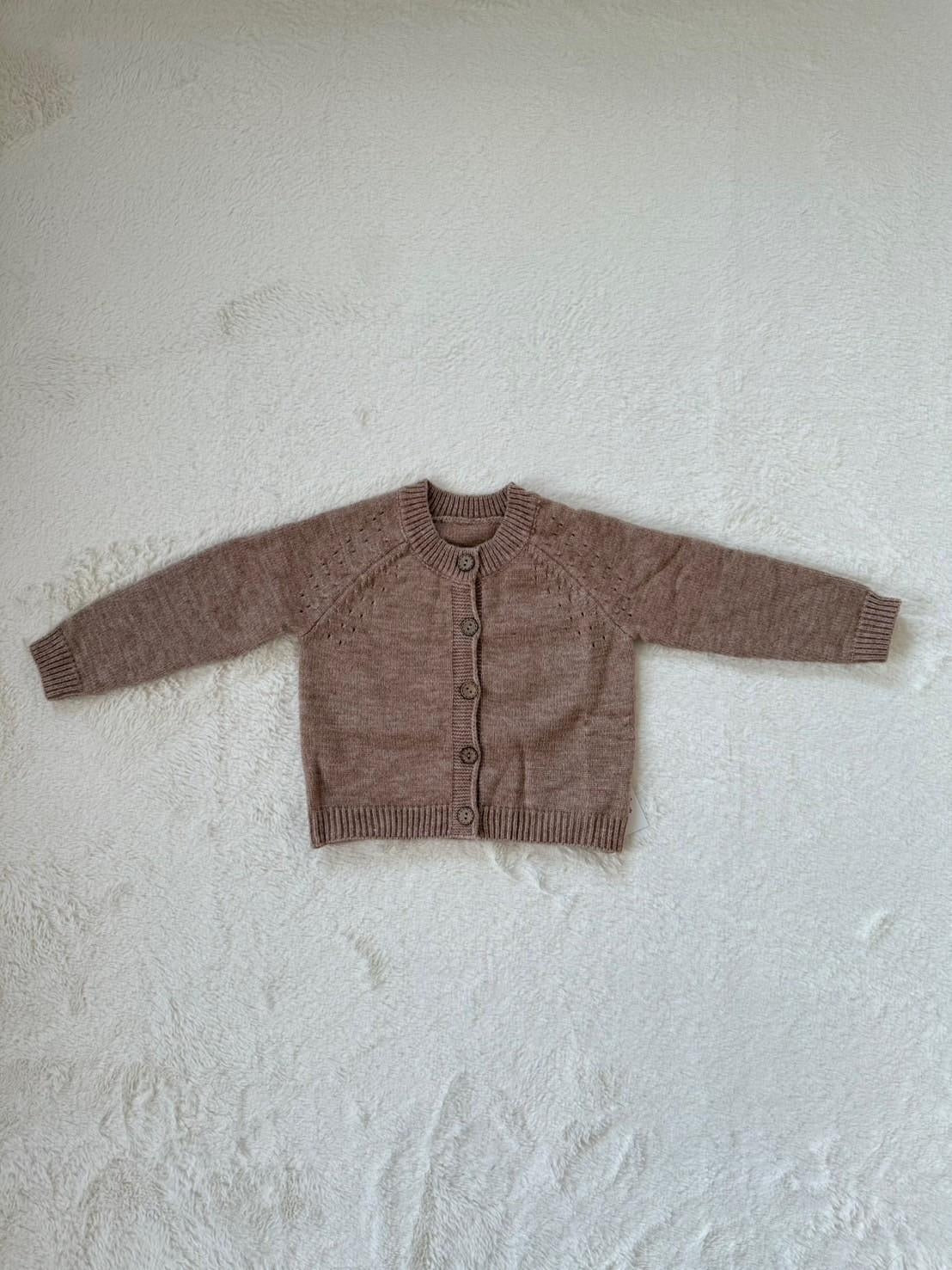 ふんわりニットのナチュラルカーディ