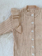 フリルニットロンパース（前開きタイプ）