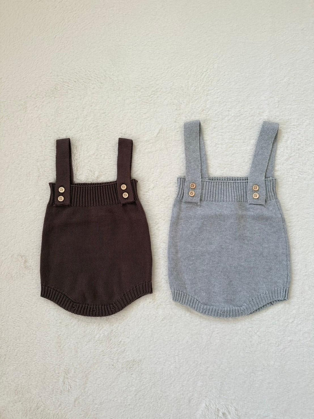 ベビーニットロンパース（肩ボタン付き）