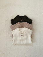 ベビーニットロンパース ケーブル編み・長袖・男女兼用