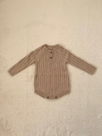 ベビーニットロンパース ケーブル編み・長袖・男女兼用