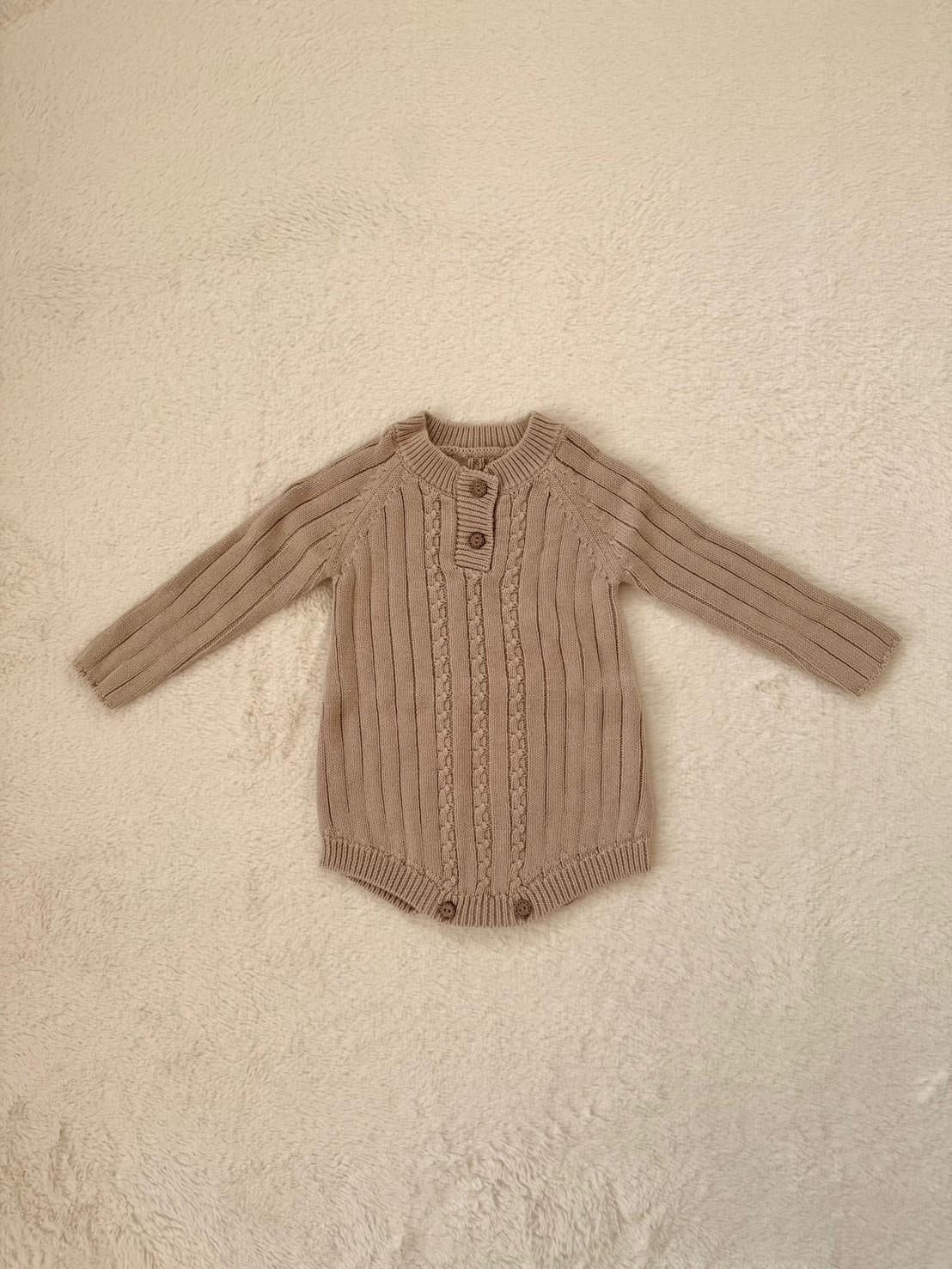 ベビーニットロンパース ケーブル編み・長袖・男女兼用