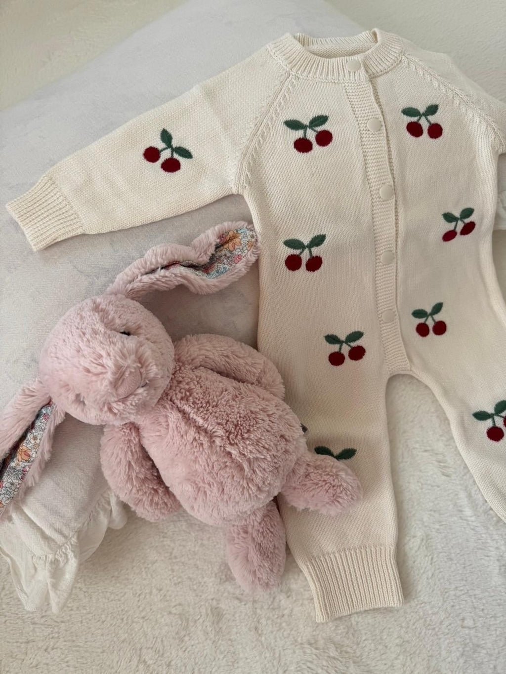 ＼選べる2タイプ／チェリー柄ベビーニット（ロンパース・カーディ）