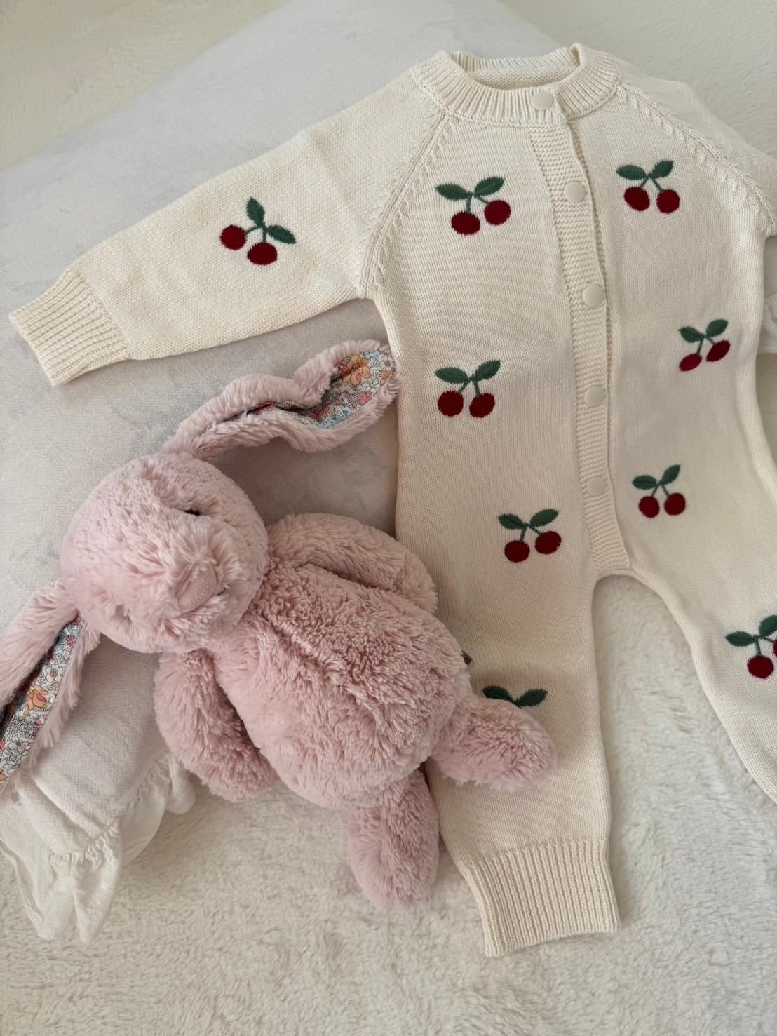 ＼選べる2タイプ／チェリー柄ベビーニット（ロンパース・カーディ）
