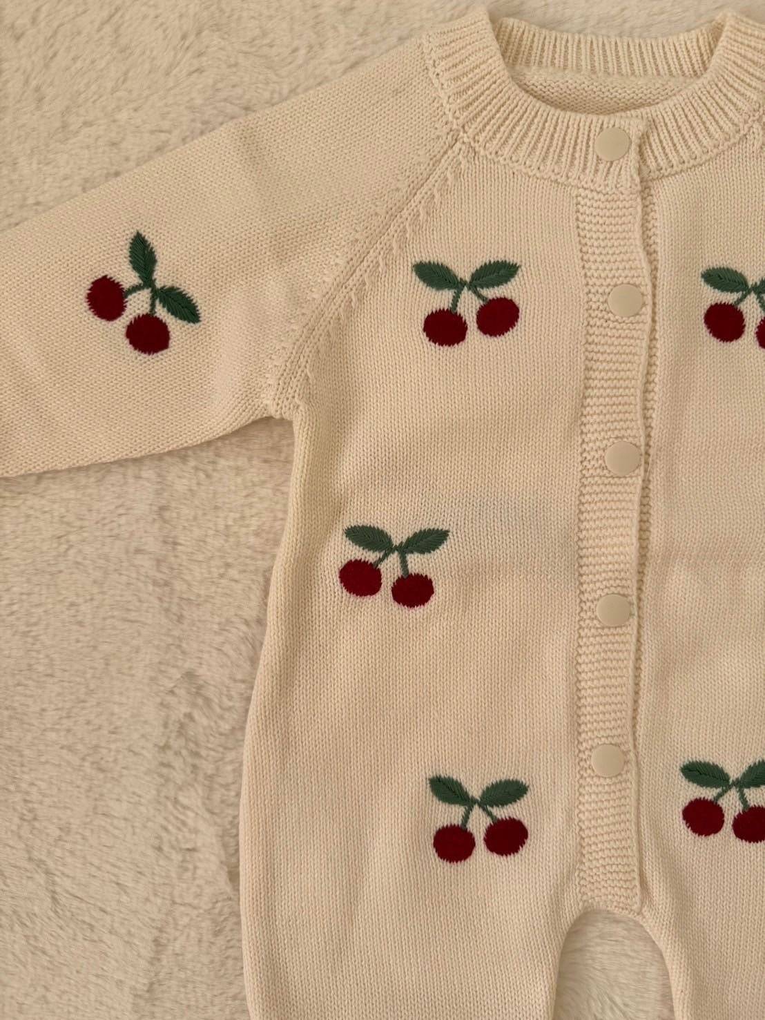 ＼選べる2タイプ／チェリー柄ベビーニット（ロンパース・カーディ）