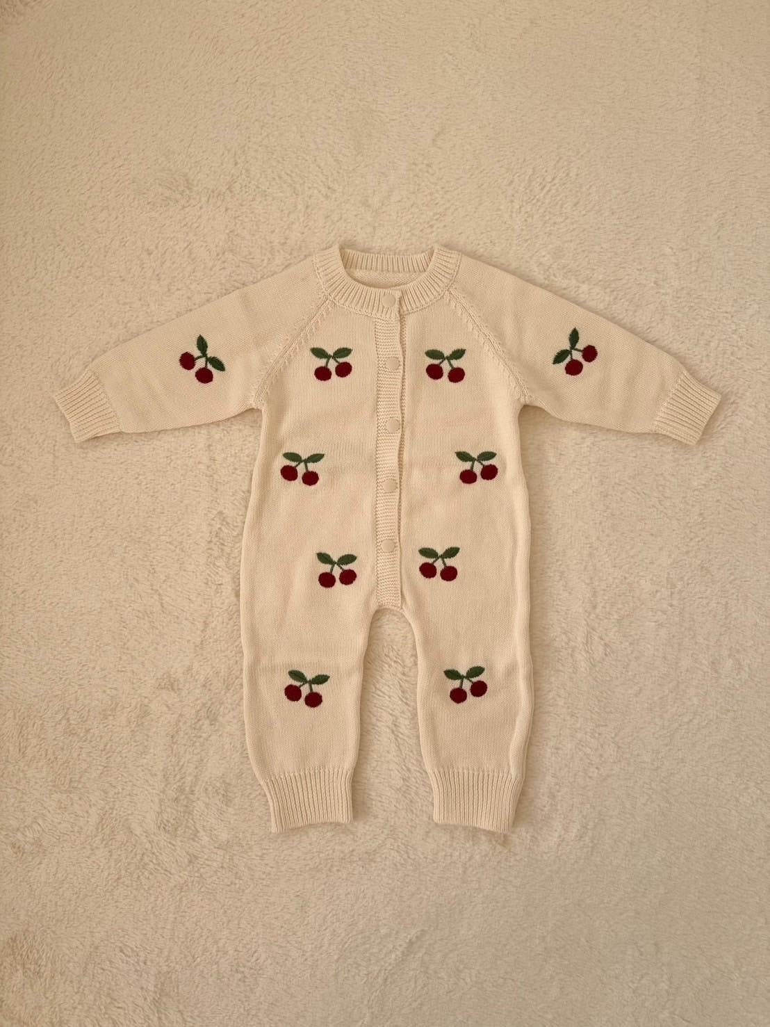 ＼選べる2タイプ／チェリー柄ベビーニット（ロンパース・カーディ）