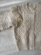ベビーニットカーディガン フリル付きダイヤ柄編み・長袖・女の子向け（2色展開）