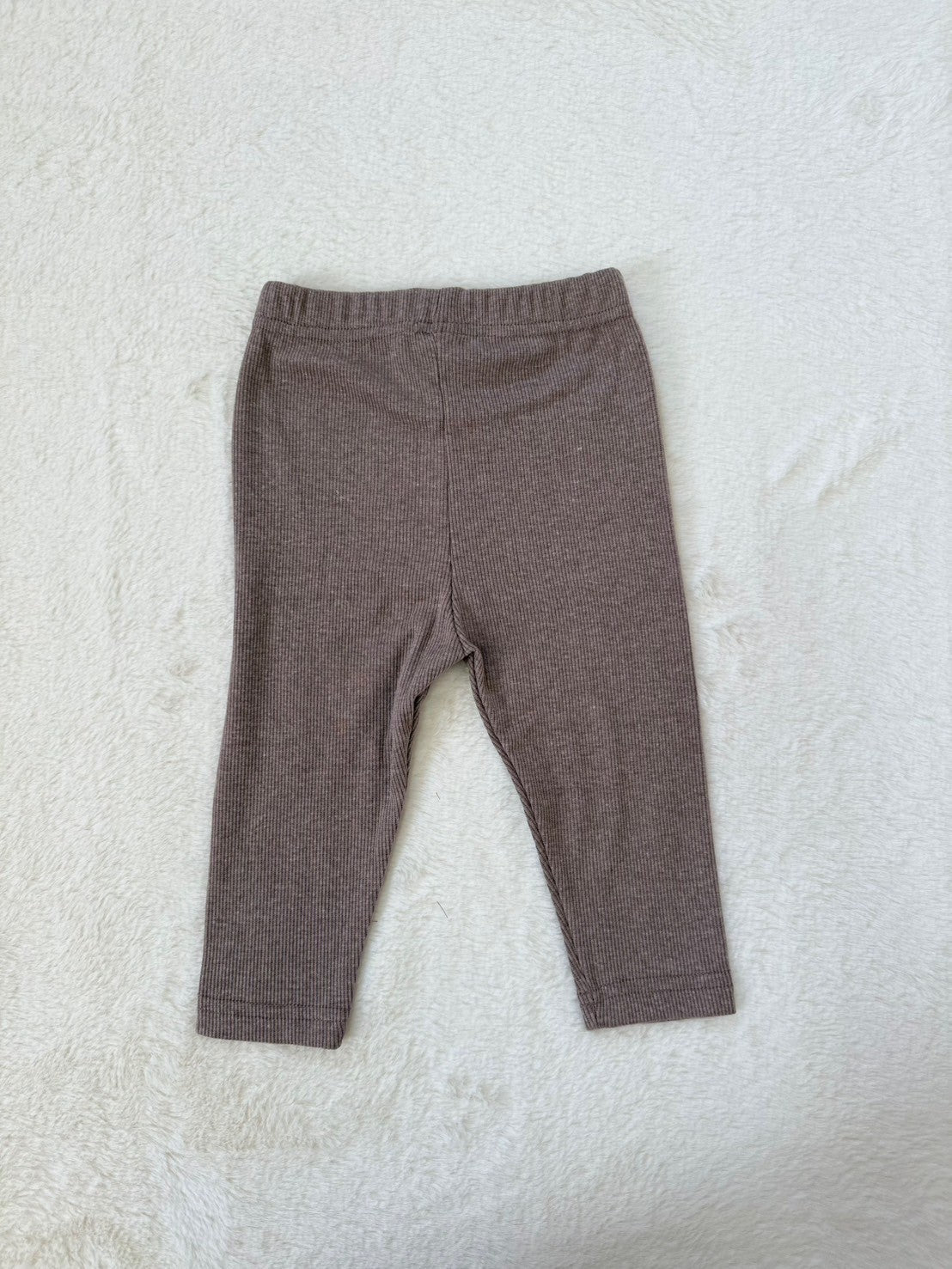 やわらかリブ素材のベビーレギンス