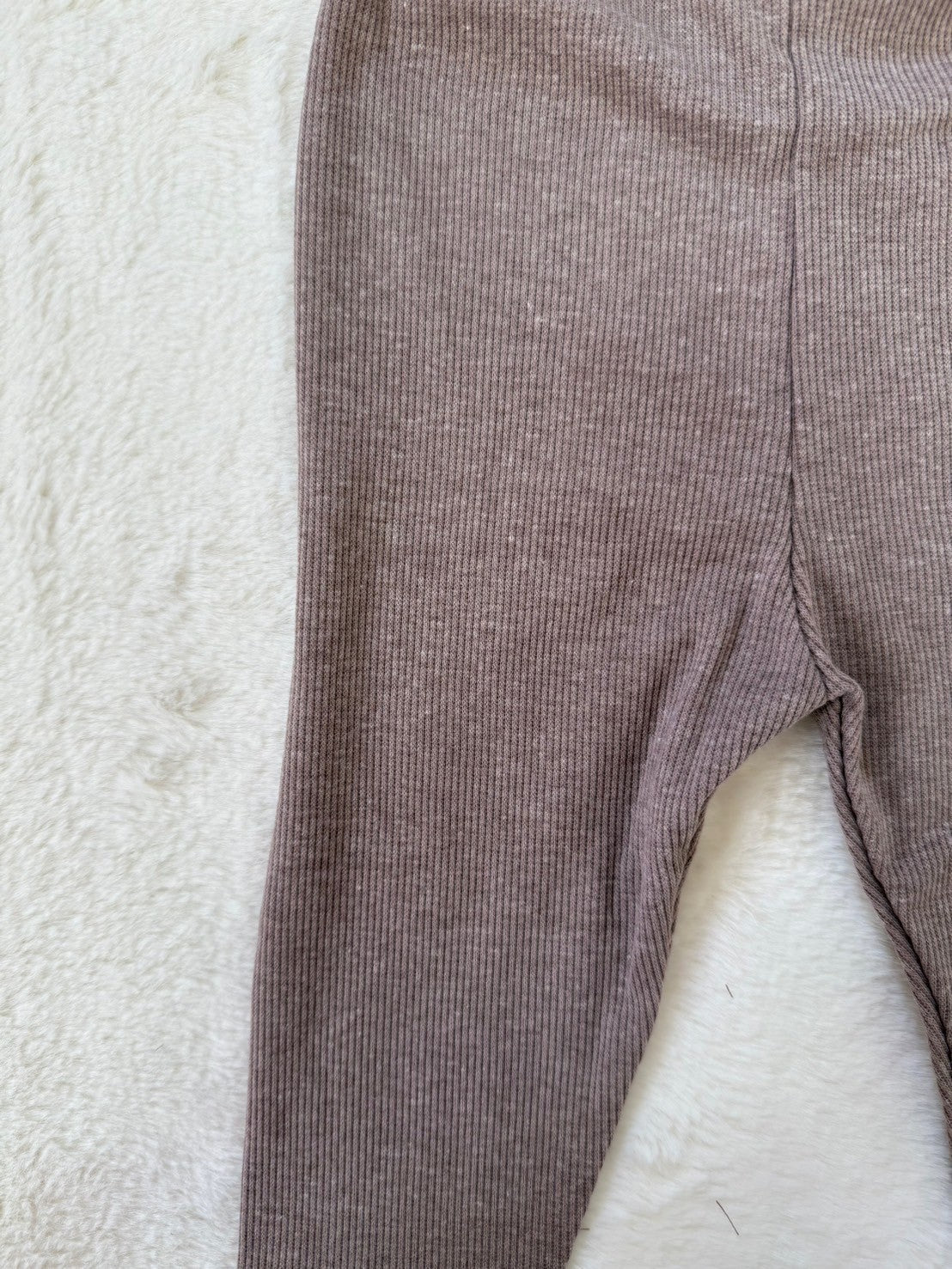 やわらかリブ素材のベビーレギンス