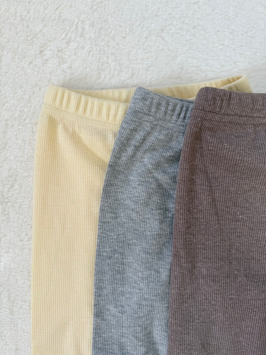 やわらかリブ素材のベビーレギンス