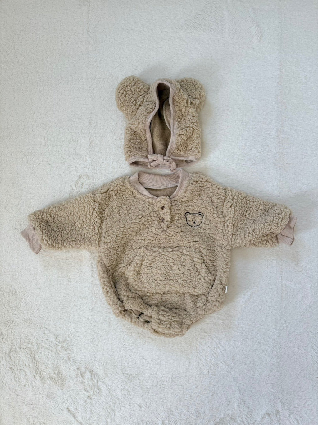くま耳ボンネット付きボアロンパース