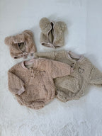 くま耳ボンネット付きボアロンパース