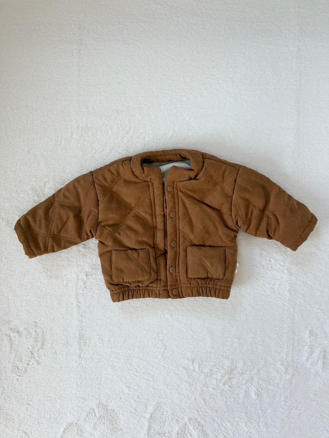 ノーカラーキルティングジャケット ポケット付き・中綿入り