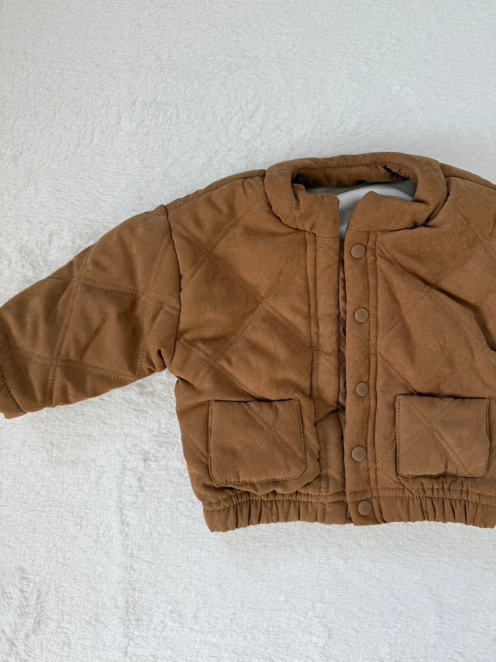 ノーカラーキルティングジャケット ポケット付き・中綿入り