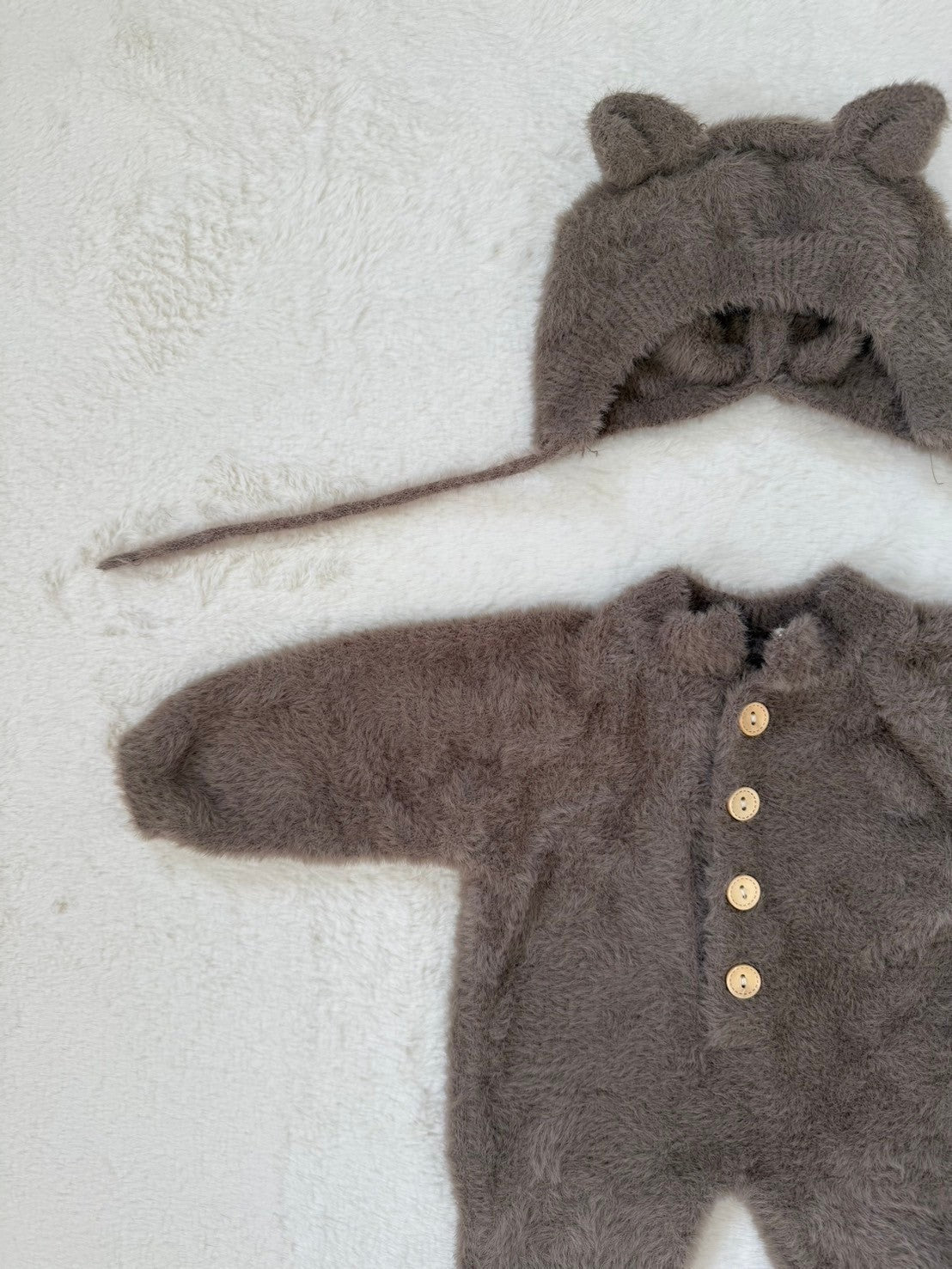 くま耳帽子付きふわふわロンパース