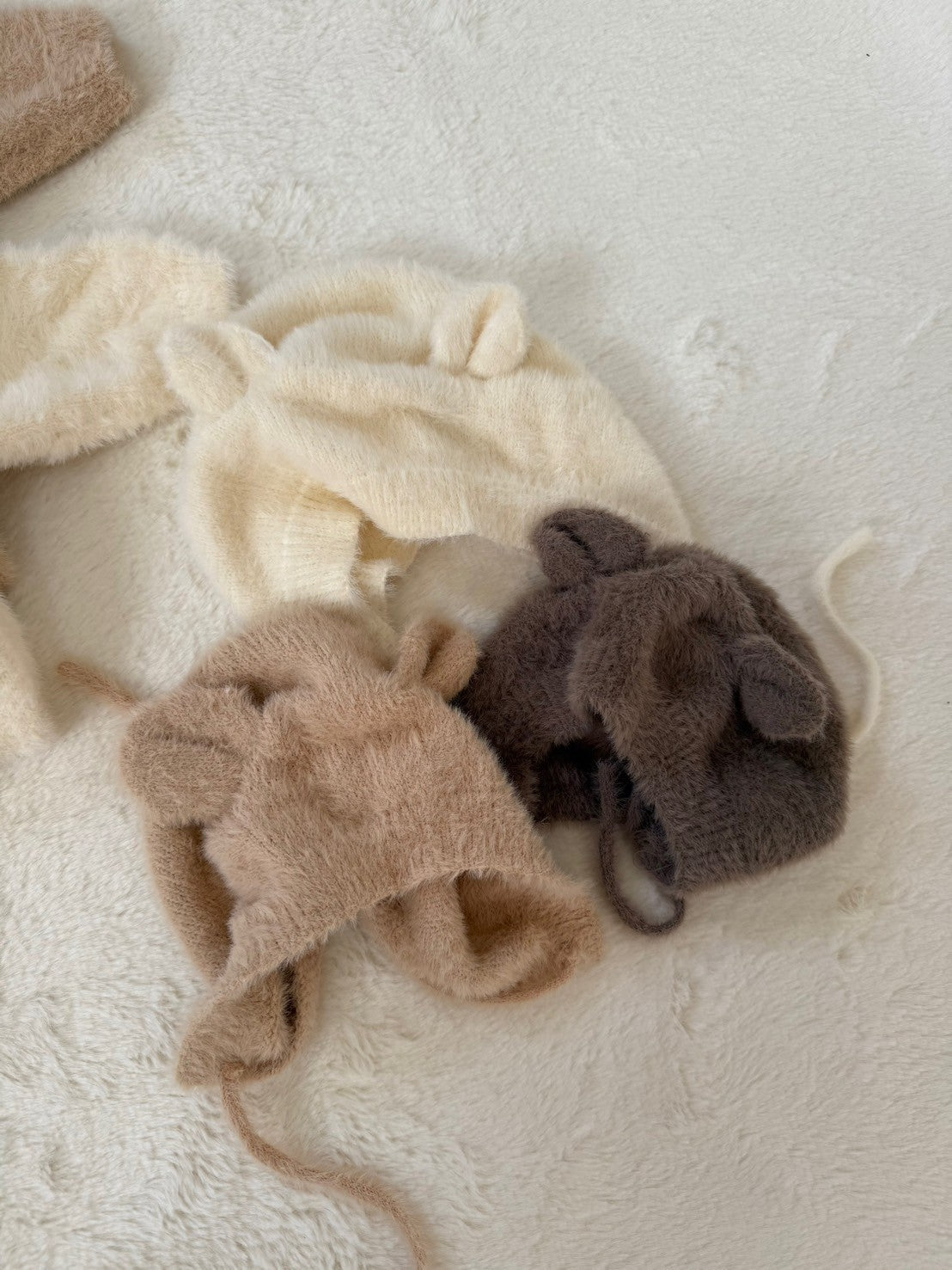 くま耳帽子付きふわふわロンパース