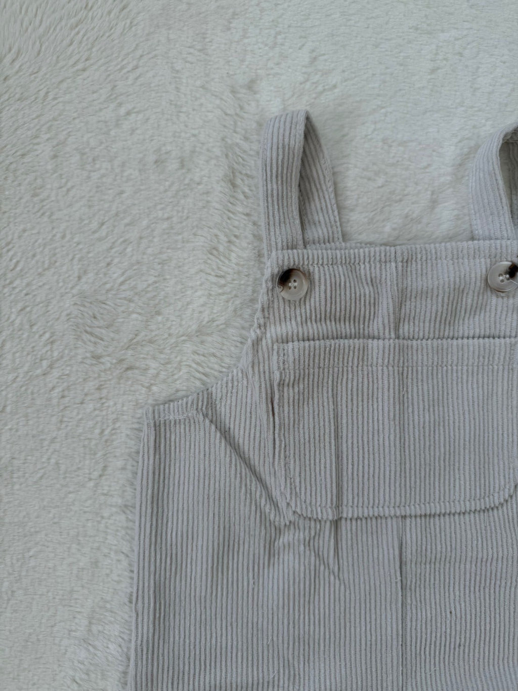 くすみカラーのベビーコーデュロイサロペット