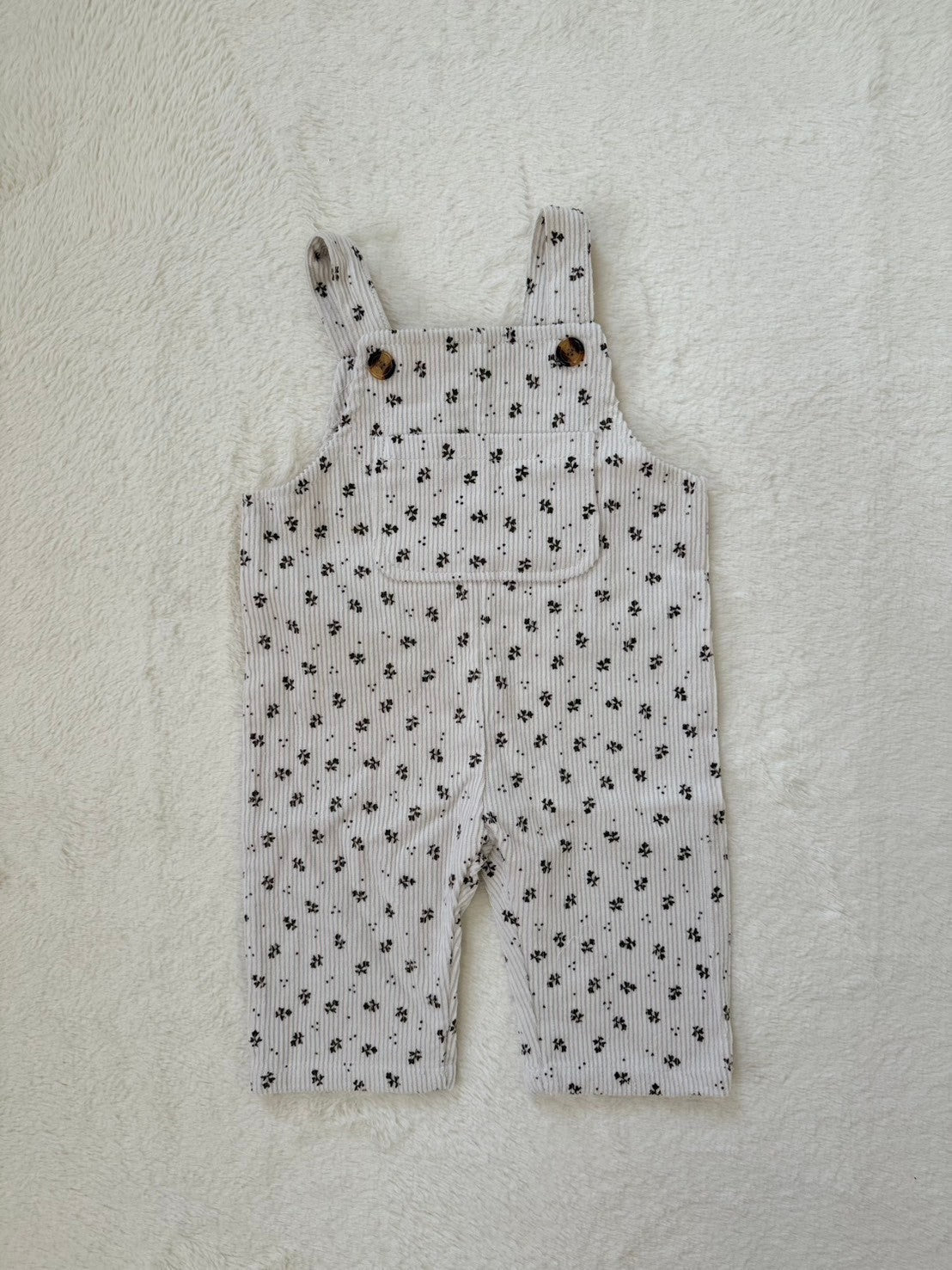 くすみカラーのベビーコーデュロイサロペット