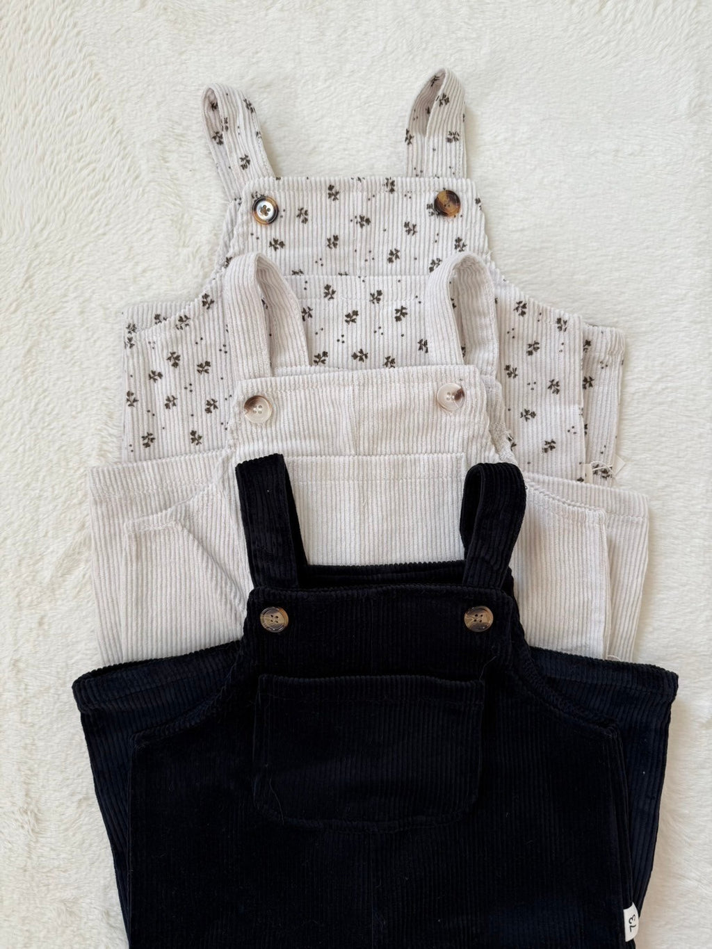 くすみカラーのベビーコーデュロイサロペット