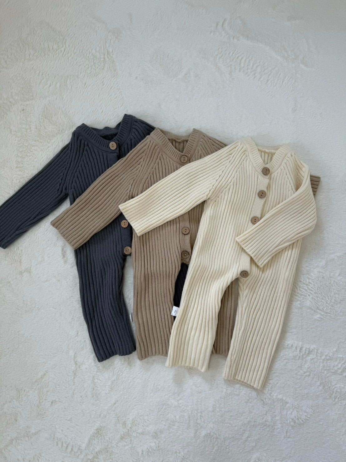 もこもこリブニットロンパース