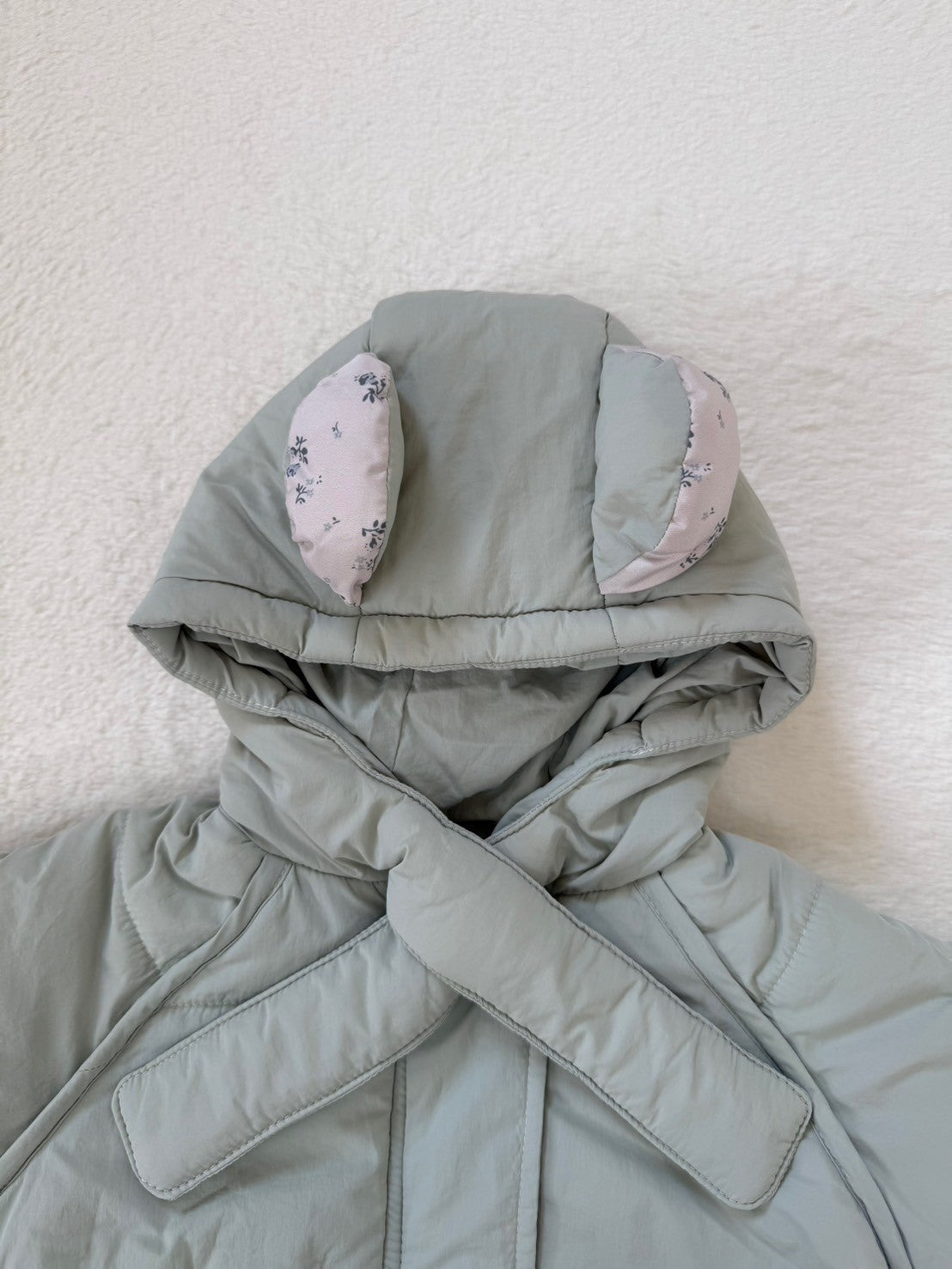 耳つきフードの中綿アウター