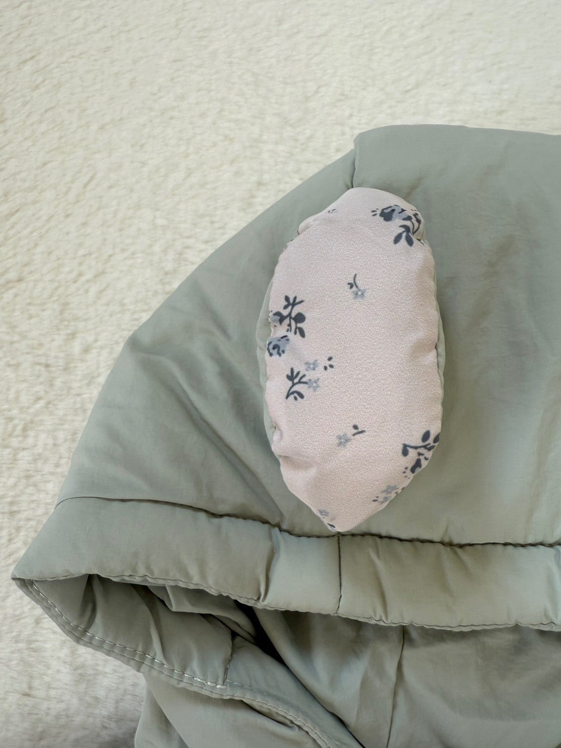 耳つきフードの中綿アウター