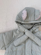 耳つきフードの中綿アウター