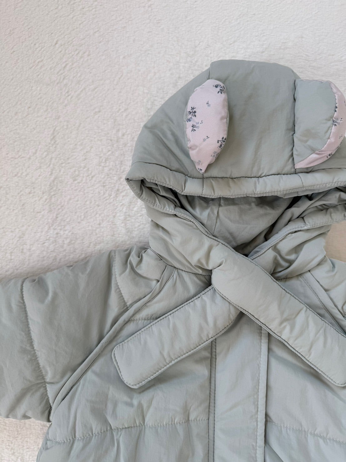 耳つきフードの中綿アウター