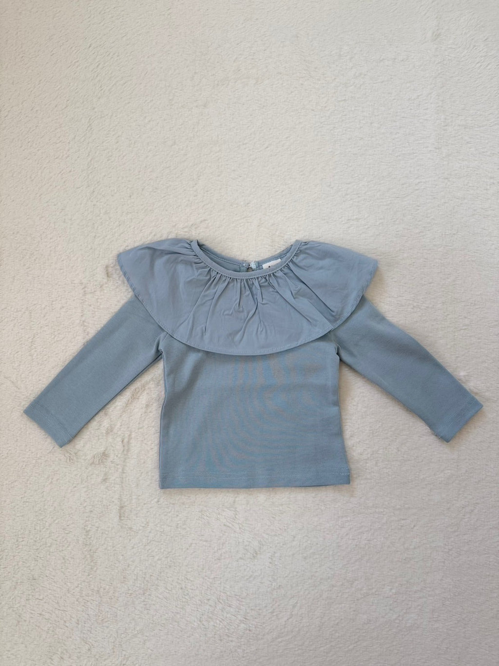 お花柄ショートサロペット × フリルカラートップス 056