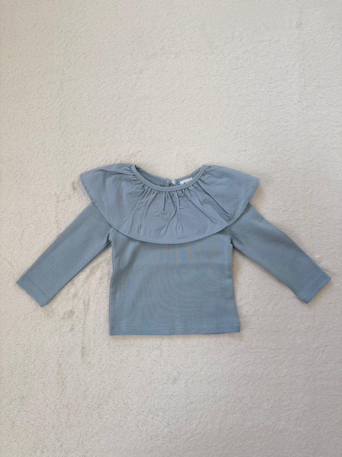 お花柄ショートサロペット × フリルカラートップス