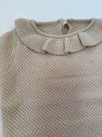 フリル襟のナチュラルニットトップス