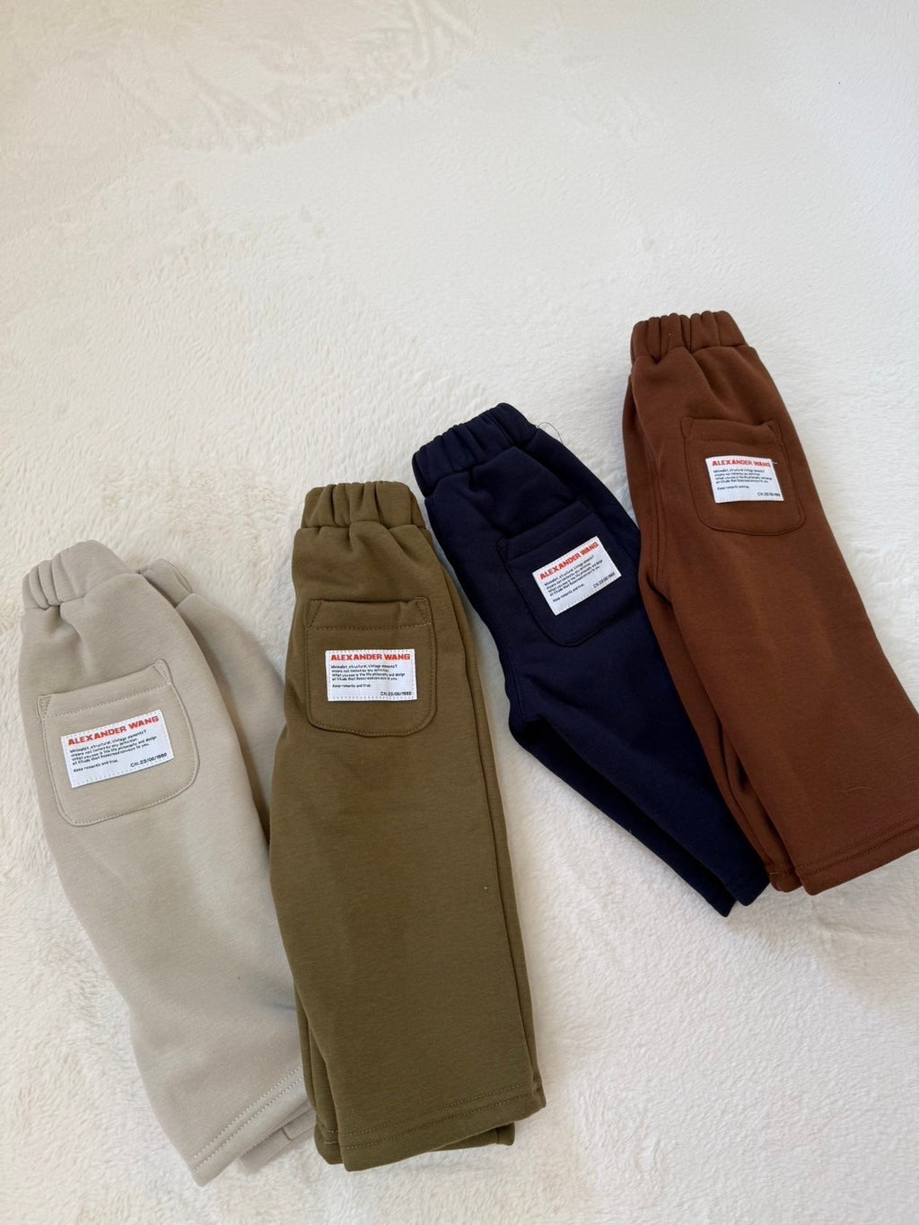 コットンベーシックロングパンツ4色展開・ウエストゴム・ワンポイントタグ付き