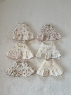 くすみカラーのコットンガーゼスタイ｜フリル×花柄・動物柄（全6柄）