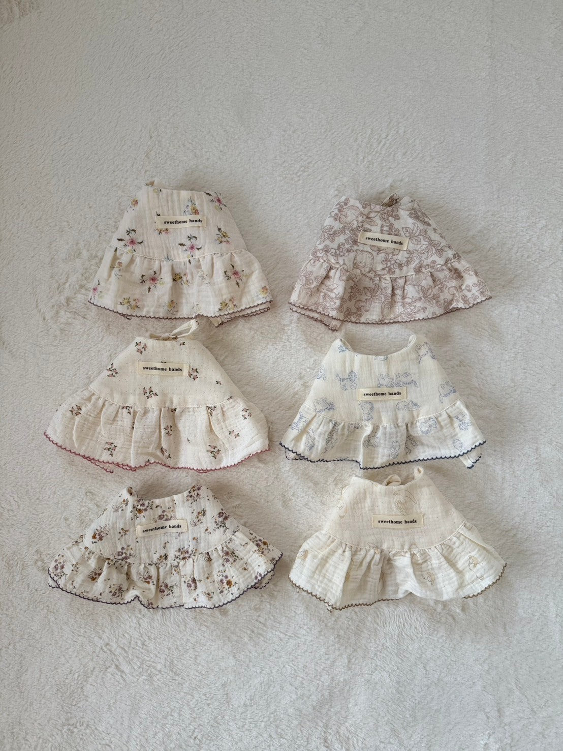 くすみカラーのコットンガーゼスタイ｜フリル×花柄・動物柄（全6柄）